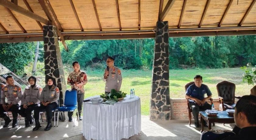 Bumi Wiyata Hotel ديبوك المظهر الخارجي الصورة