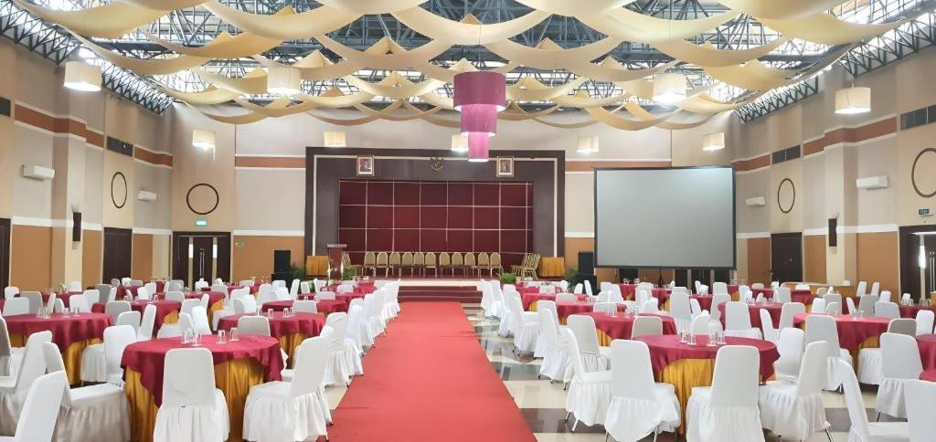 Bumi Wiyata Hotel ديبوك المظهر الخارجي الصورة