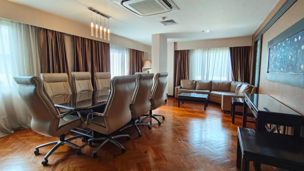 Bumi Wiyata Hotel ديبوك المظهر الخارجي الصورة