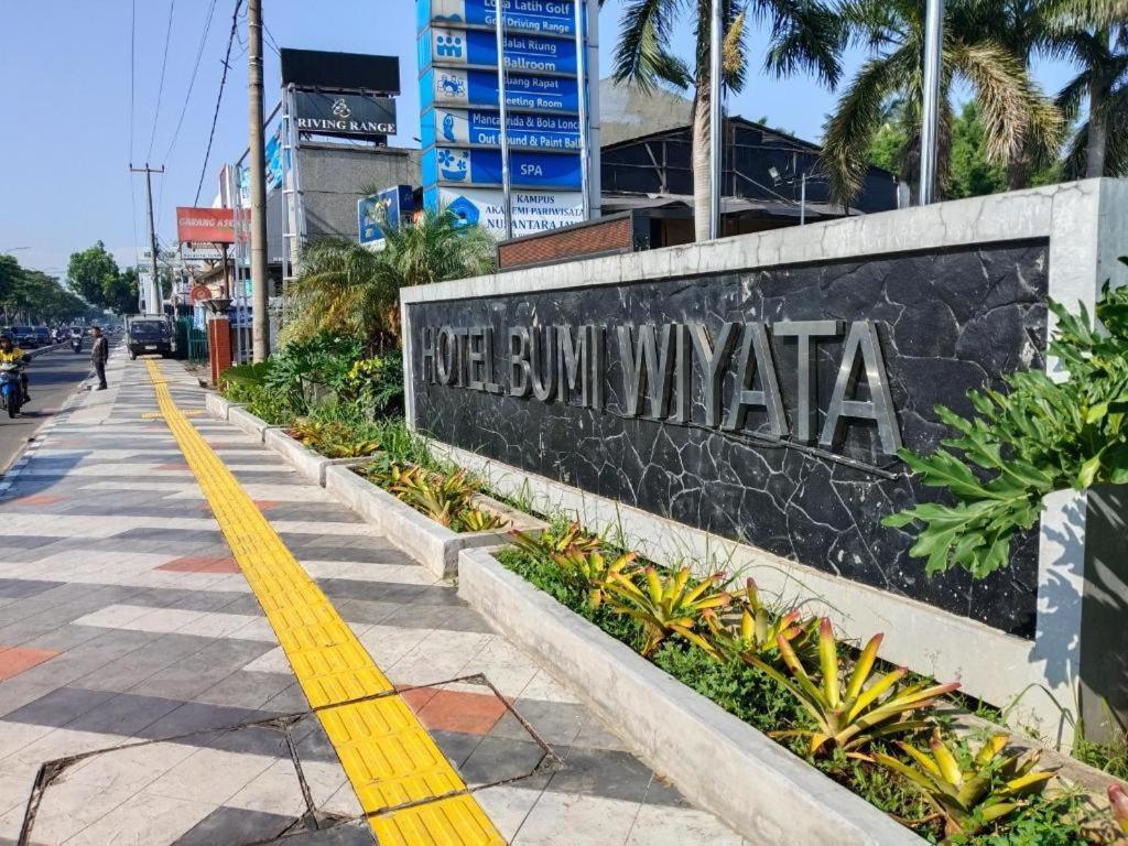 Bumi Wiyata Hotel ديبوك المظهر الخارجي الصورة