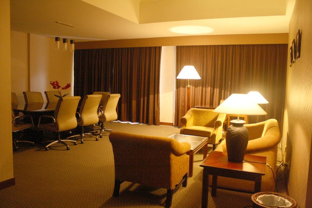 Bumi Wiyata Hotel ديبوك المظهر الخارجي الصورة
