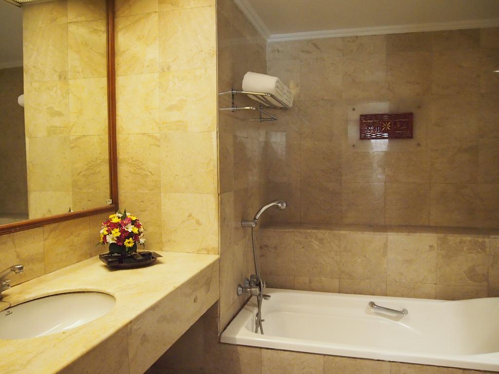 Bumi Wiyata Hotel ديبوك المظهر الخارجي الصورة