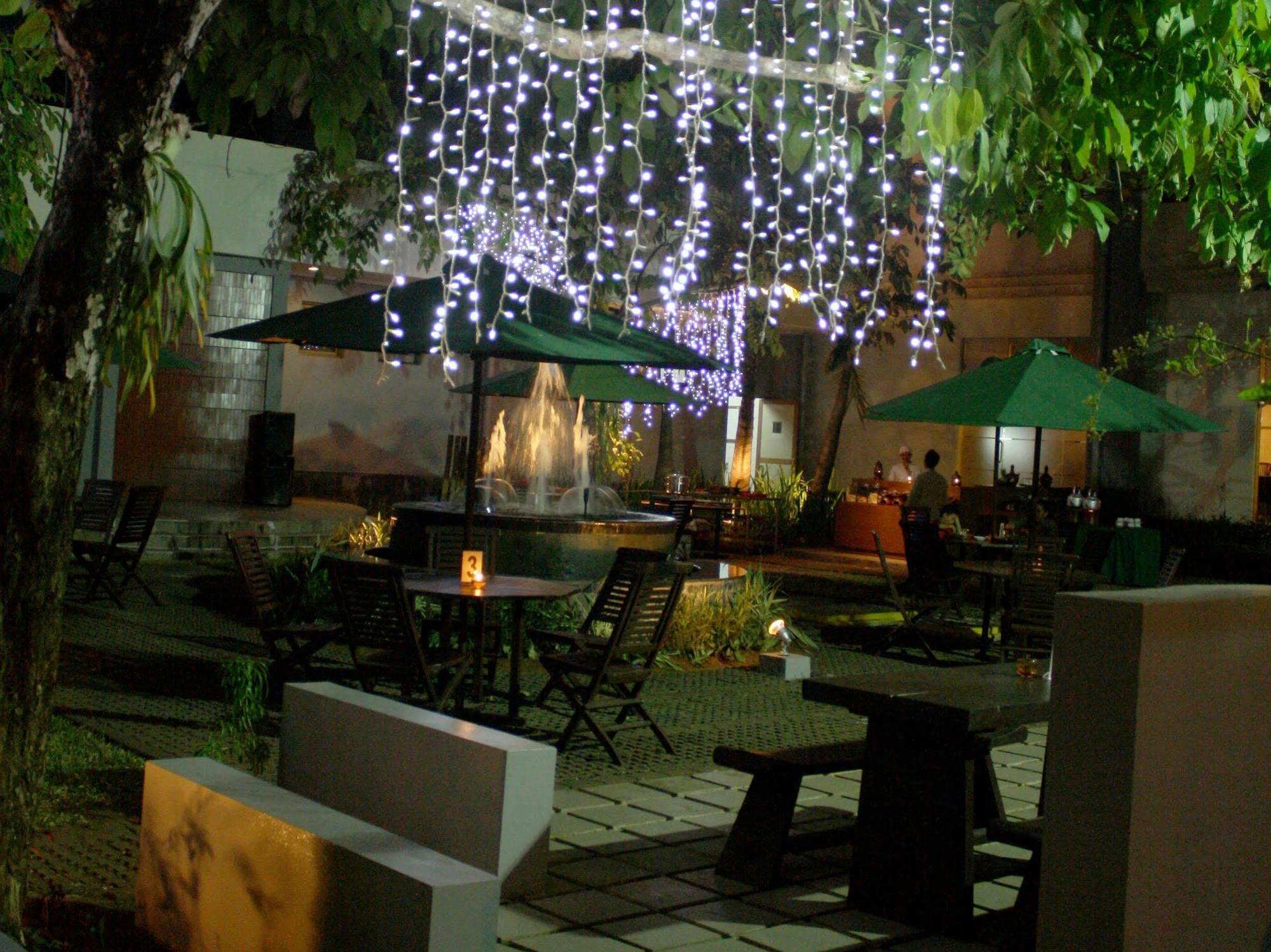 Bumi Wiyata Hotel ديبوك المظهر الخارجي الصورة